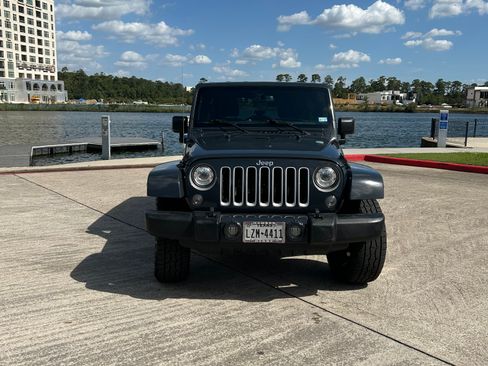 Used 2018 Jeep Wrangler Unlimited Sahara AWD/4WD image 16
