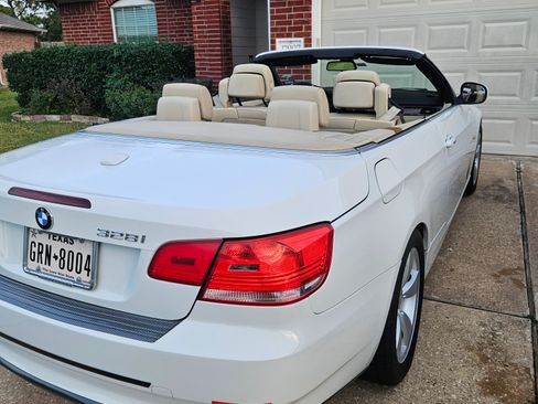 Used 2010 BMW 328i Convertible image 12