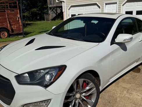Used 2013 Hyundai Genesis 3.8 image 1
