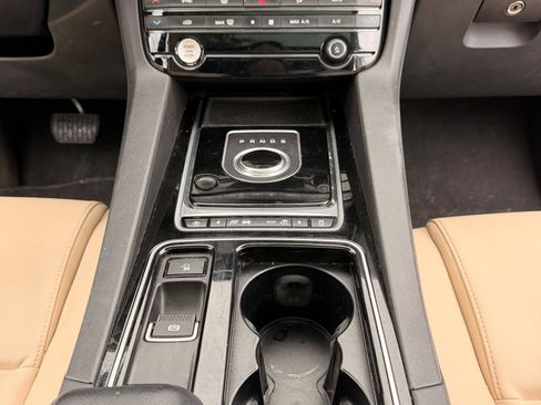 Used 2018 Jaguar F-PACE Premium AWD/4WD image 13