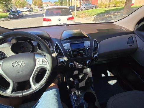 Used 2011 Hyundai Tucson GLS image 10