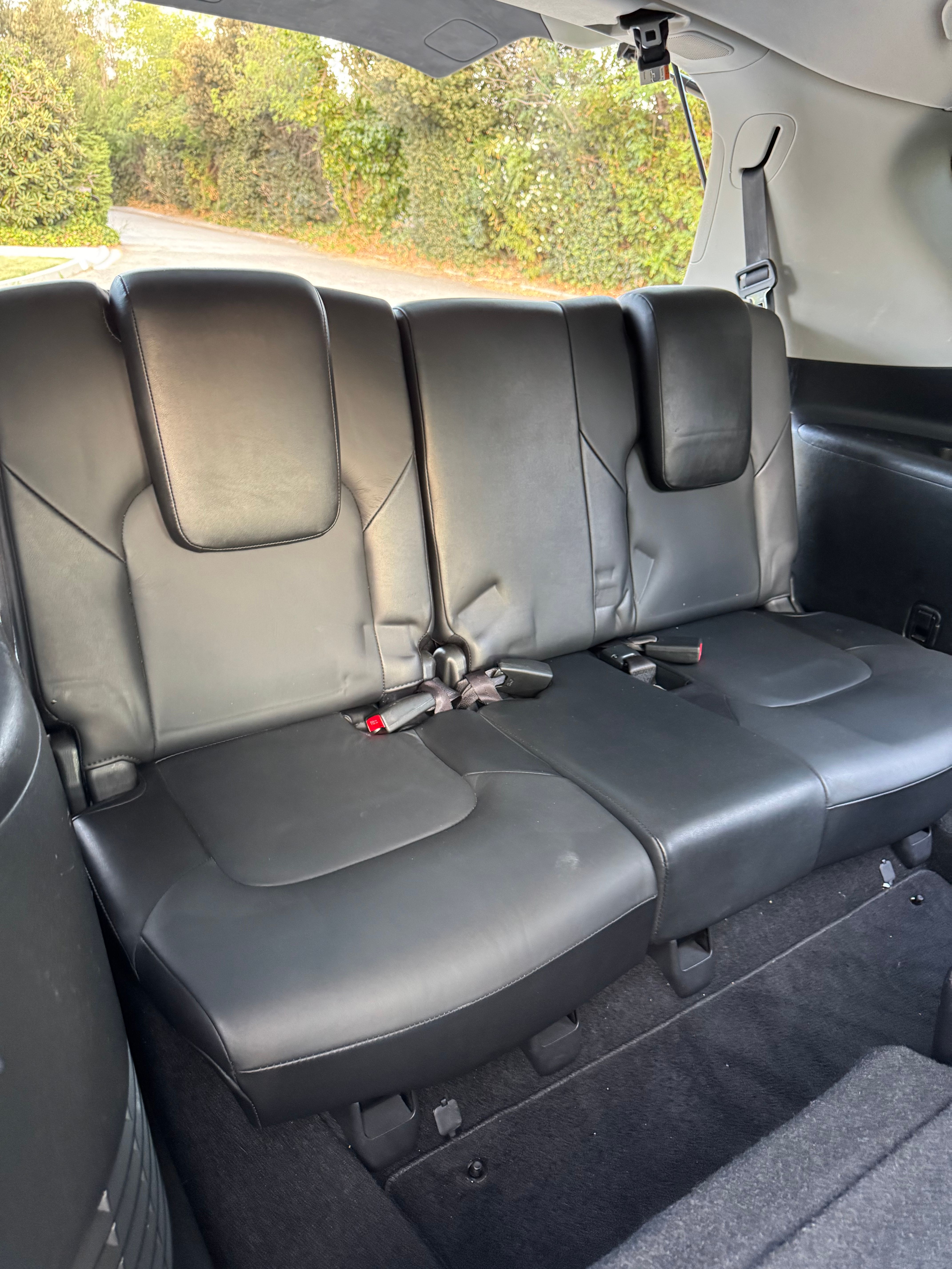 Used 2011 INFINITI QX56 2WD w/ Deluxe Touring Pkg image 11