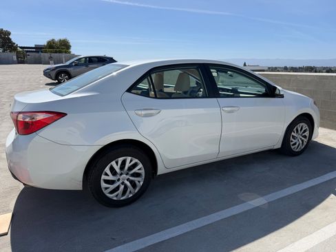 Used 2017 Toyota Corolla LE image 9