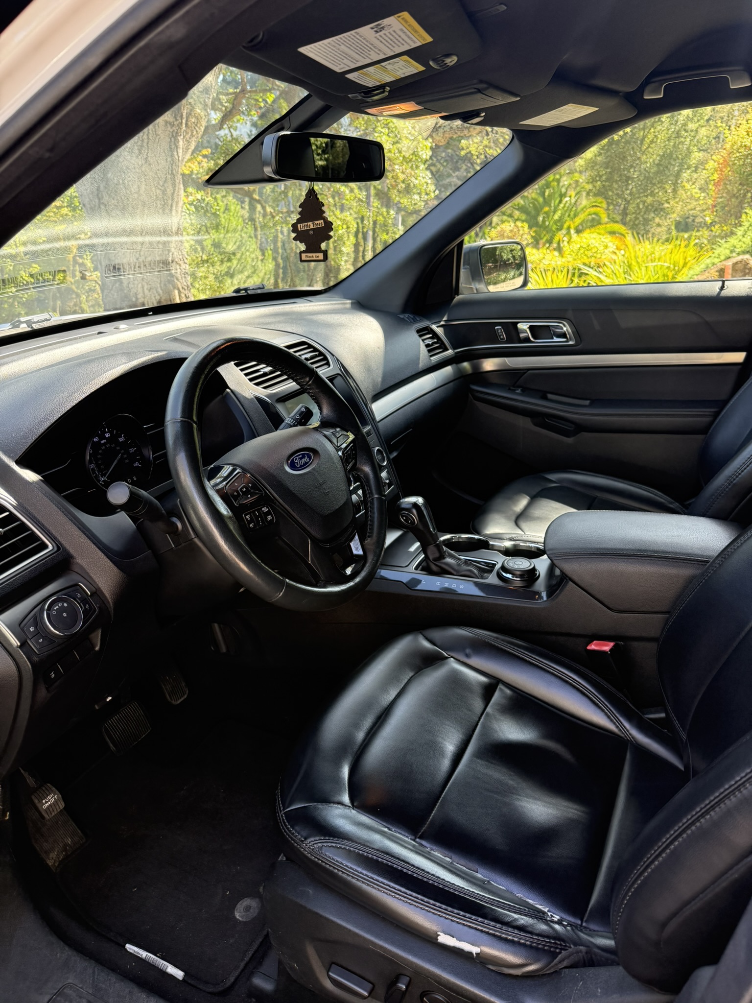 Used 2019 Ford Explorer XLT w/ Equipment Group 202A AWD/4WD image 14
