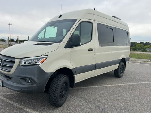 Used 2021 Mercedes-Benz Sprinter 2500 image 1