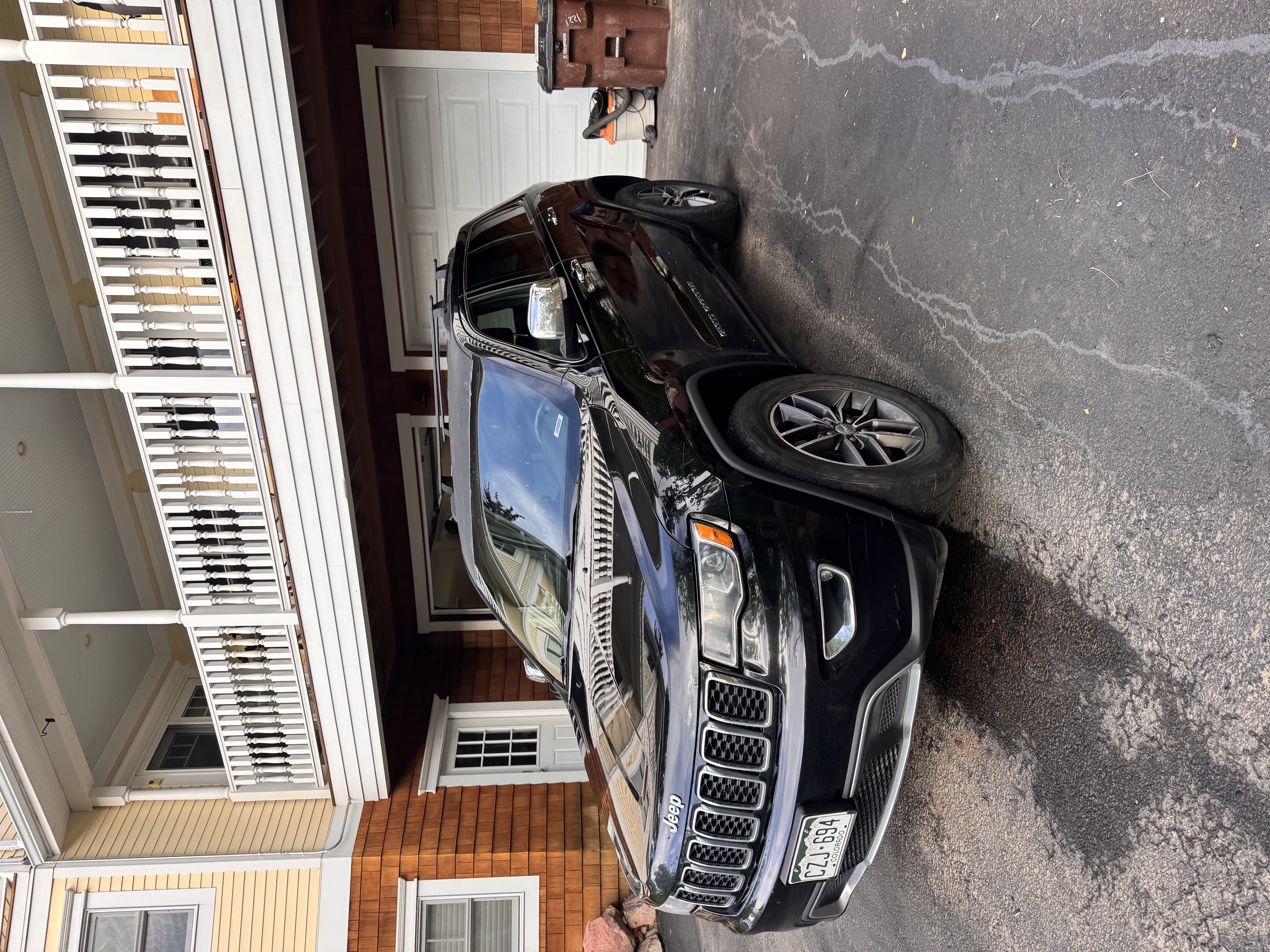 Used 2017 Jeep Grand Cherokee Limited AWD/4WD image 2