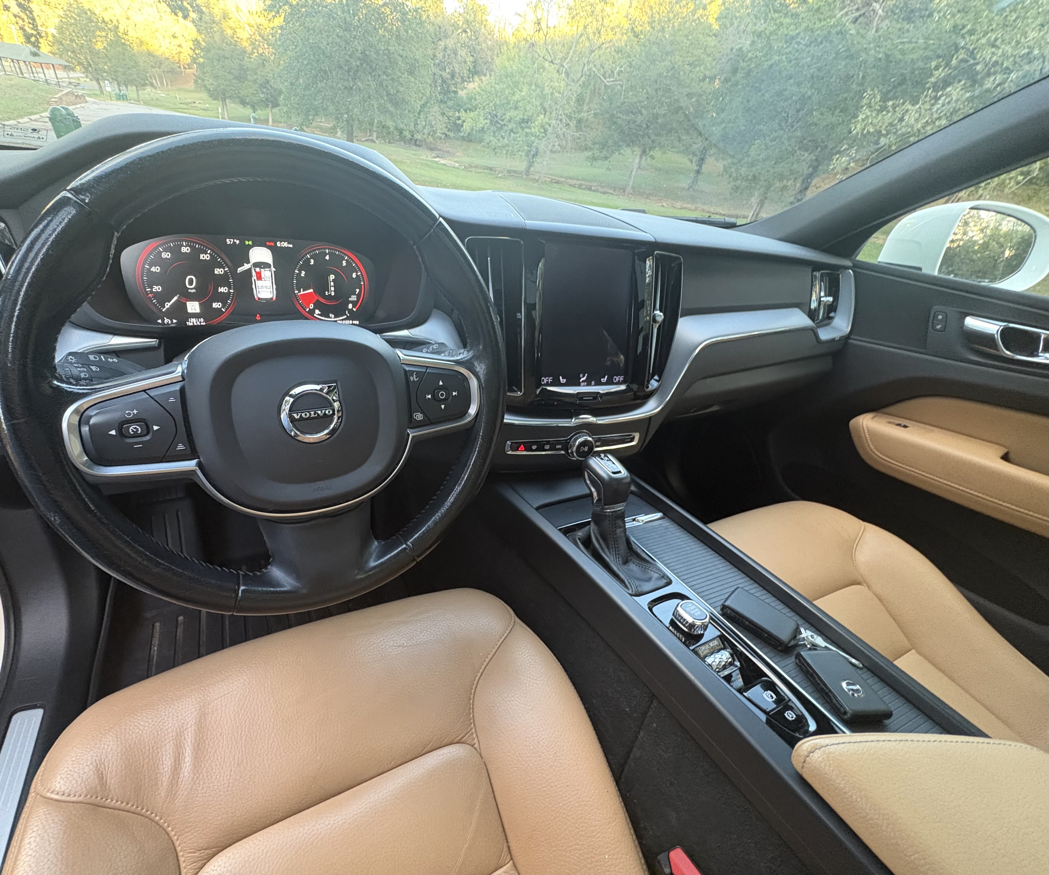 Used 2020 Volvo XC60 T5 Momentum AWD/4WD image 2