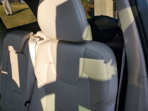 Used 2017 Volvo XC90 T5 Momentum w/ Vision Package image 25