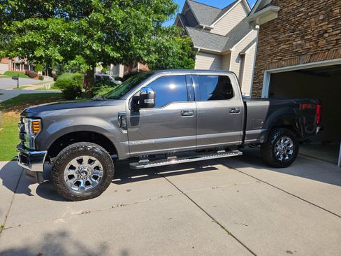 Used 2018 Ford F250 Lariat w/ Chrome Package image 1
