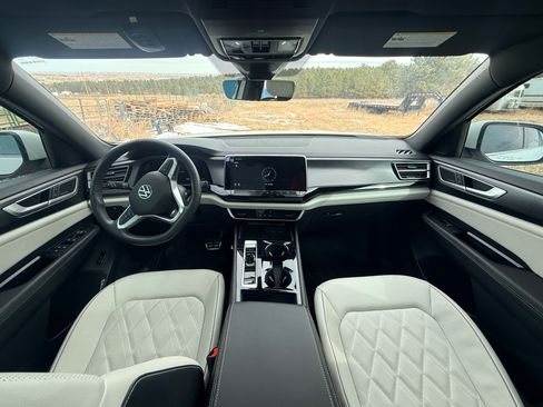 Used 2025 Volkswagen Atlas Cross Sport SEL Premium R-Line image 5