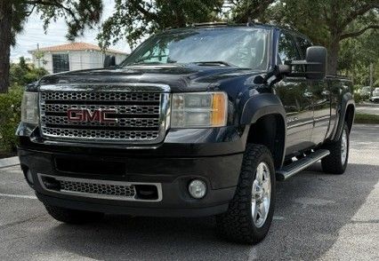 Used 2013 GMC Sierra 2500 Denali w/ Suspension Package, Off-Road AWD/4WD image 1