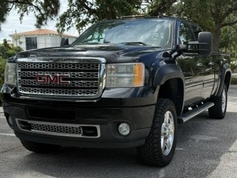 Used 2013 GMC Sierra 2500 Denali w/ Suspension Package, Off-Road AWD/4WD image 1