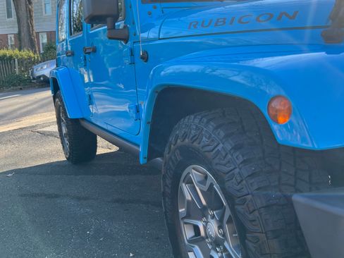 Used 2018 Jeep Wrangler Unlimited Rubicon w/ Connectivity Group image 11