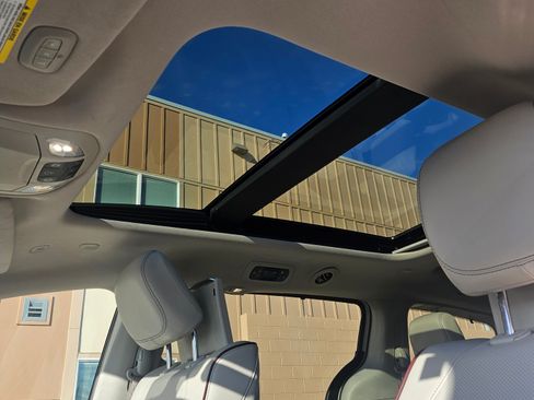 Used 2020 Chrysler Pacifica Limited image 15