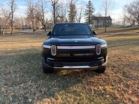 Used 2023 Rivian R1T Adventure image 2