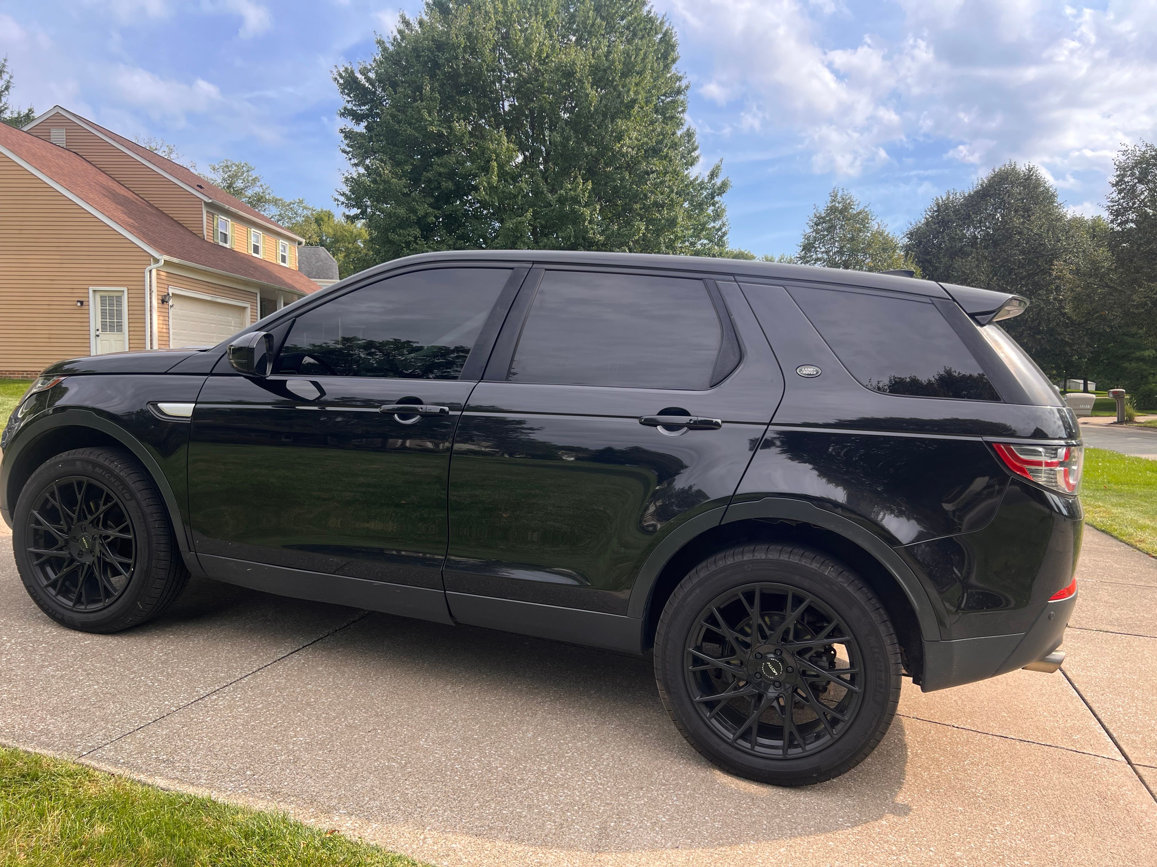 Used 2017 Land Rover Discovery Sport HSE AWD/4WD image 11