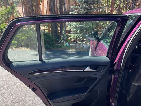 Used 2018 Volkswagen Golf 4-Door image 14