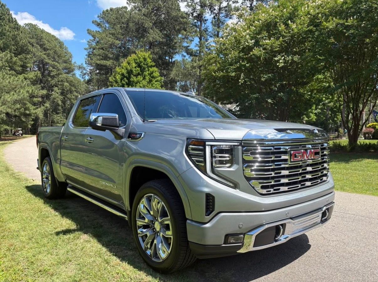 Used 2025 GMC Sierra 1500 Denali AWD/4WD image 8