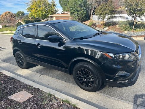 Used 2020 Nissan Rogue Sport S image 6
