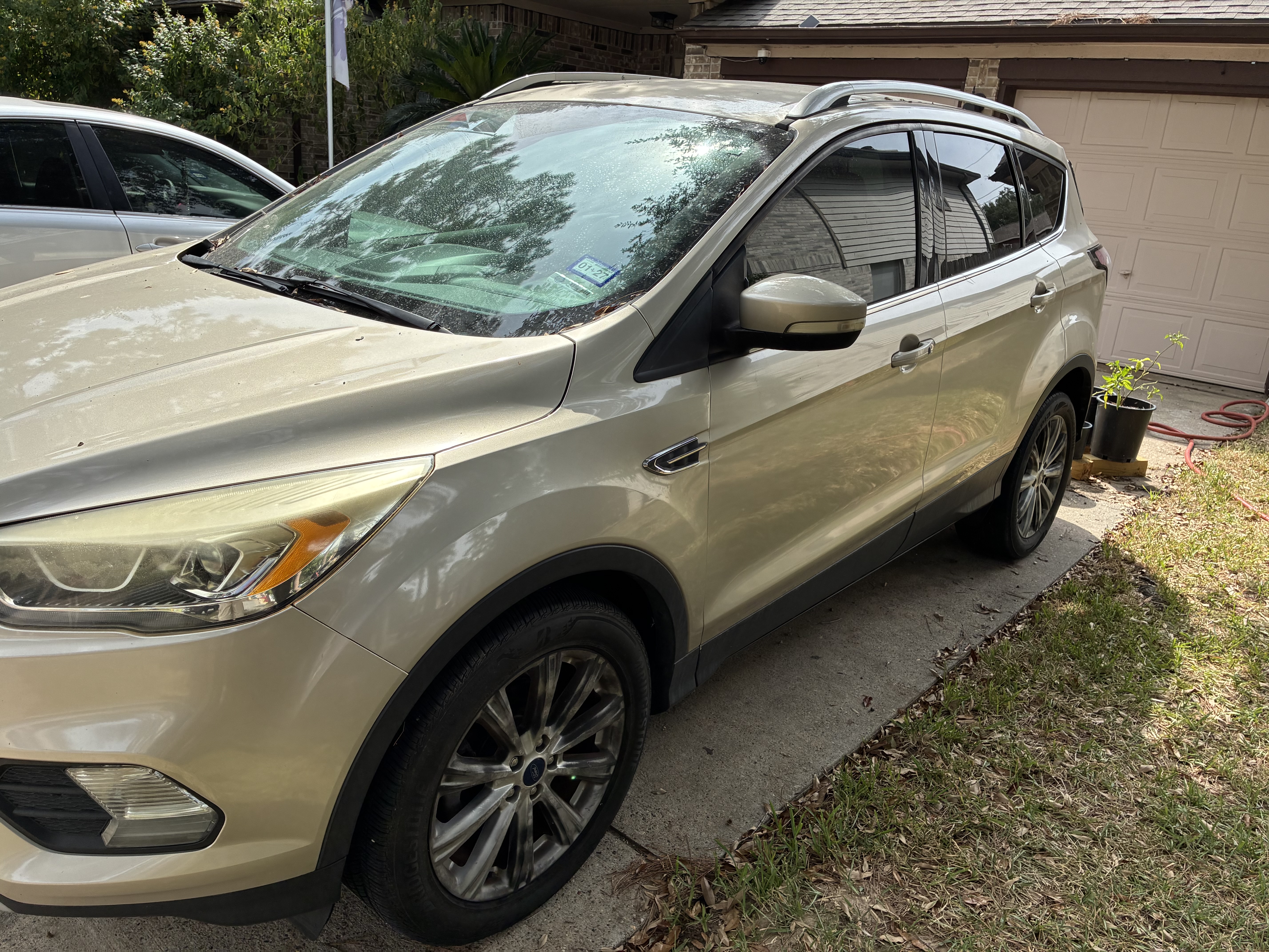 Used 2017 Ford Escape Titanium FWD image 1