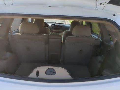 Used 2012 Toyota Highlander FWD w/ Tech Pkg image 17