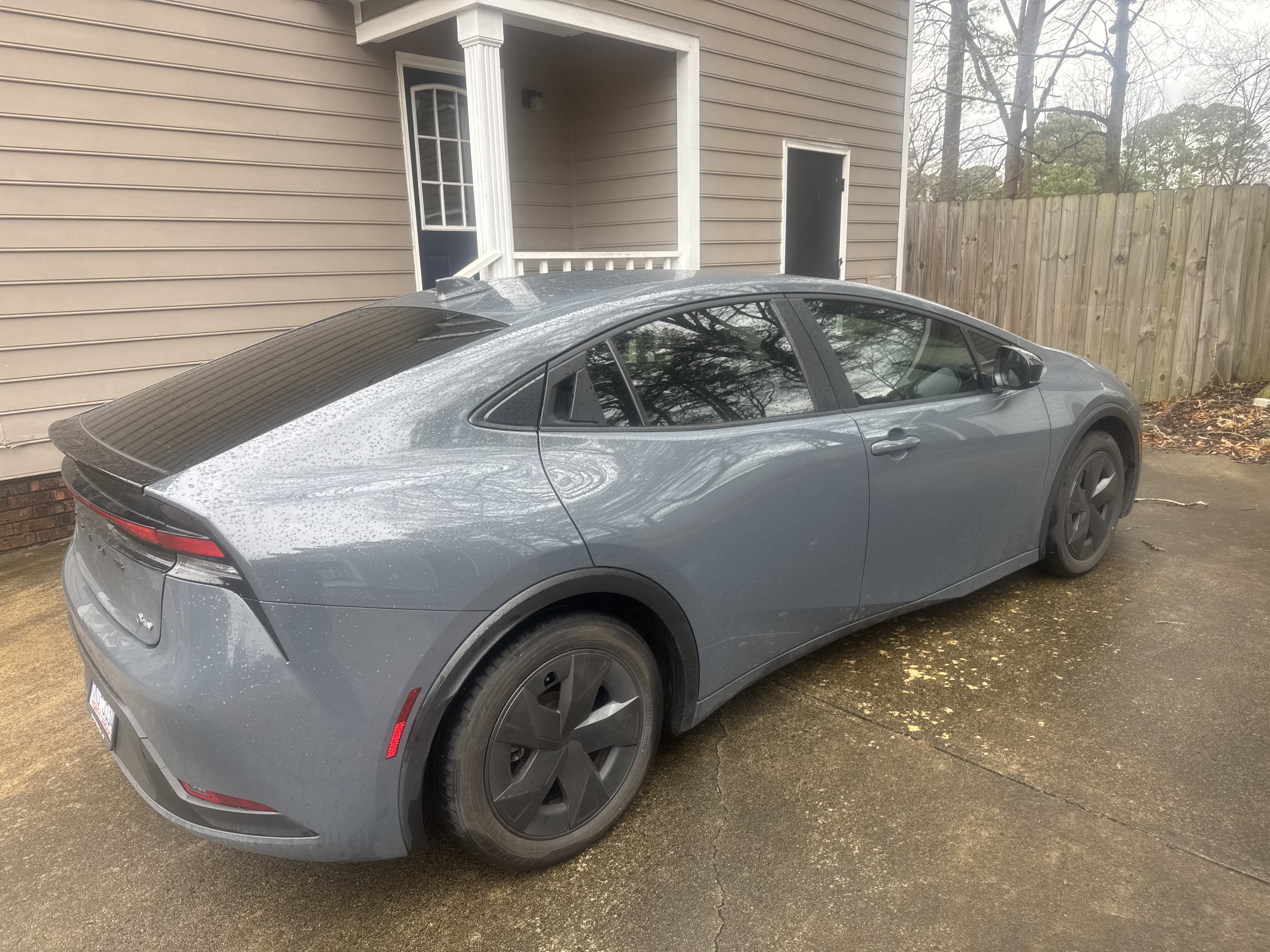 Used 2024 Toyota Prius LE FWD image 2