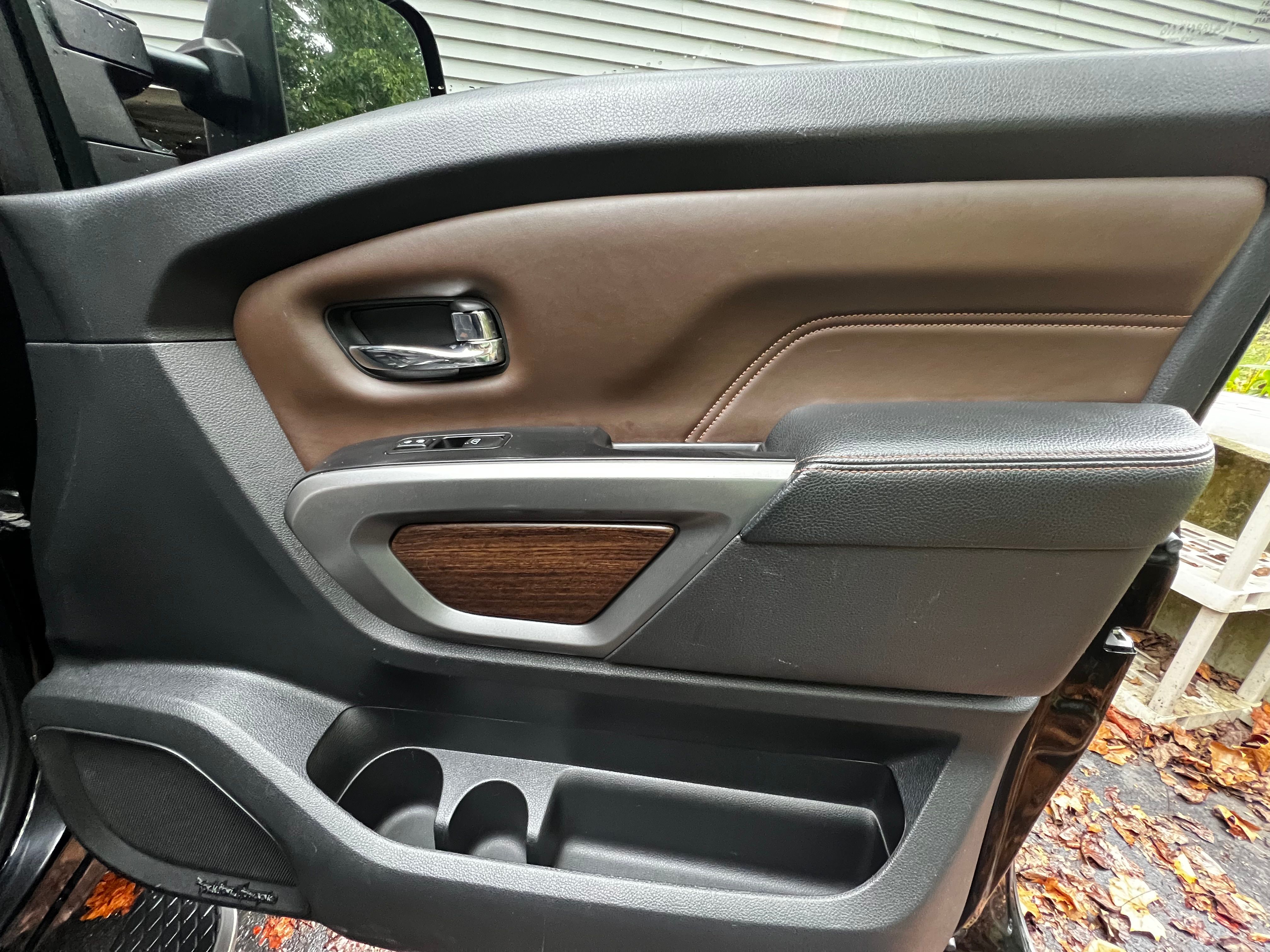 Used 2018 Nissan Titan Platinum Reserve AWD/4WD image 16