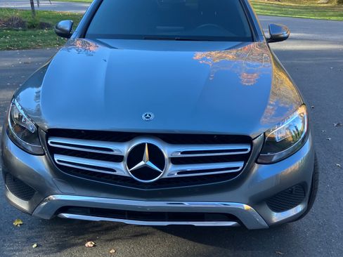 Used 2018 Mercedes-Benz GLC 300 300 4MATIC Sport Utility 4D image 2