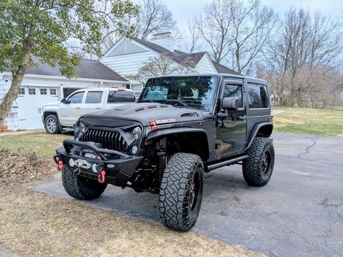 Used 2016 Jeep Wrangler Rubicon w/ Power Convenience Group image 5