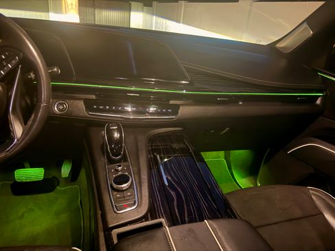 Used 2023 Cadillac Escalade Sport w/ LPO, ONYX Package image 24