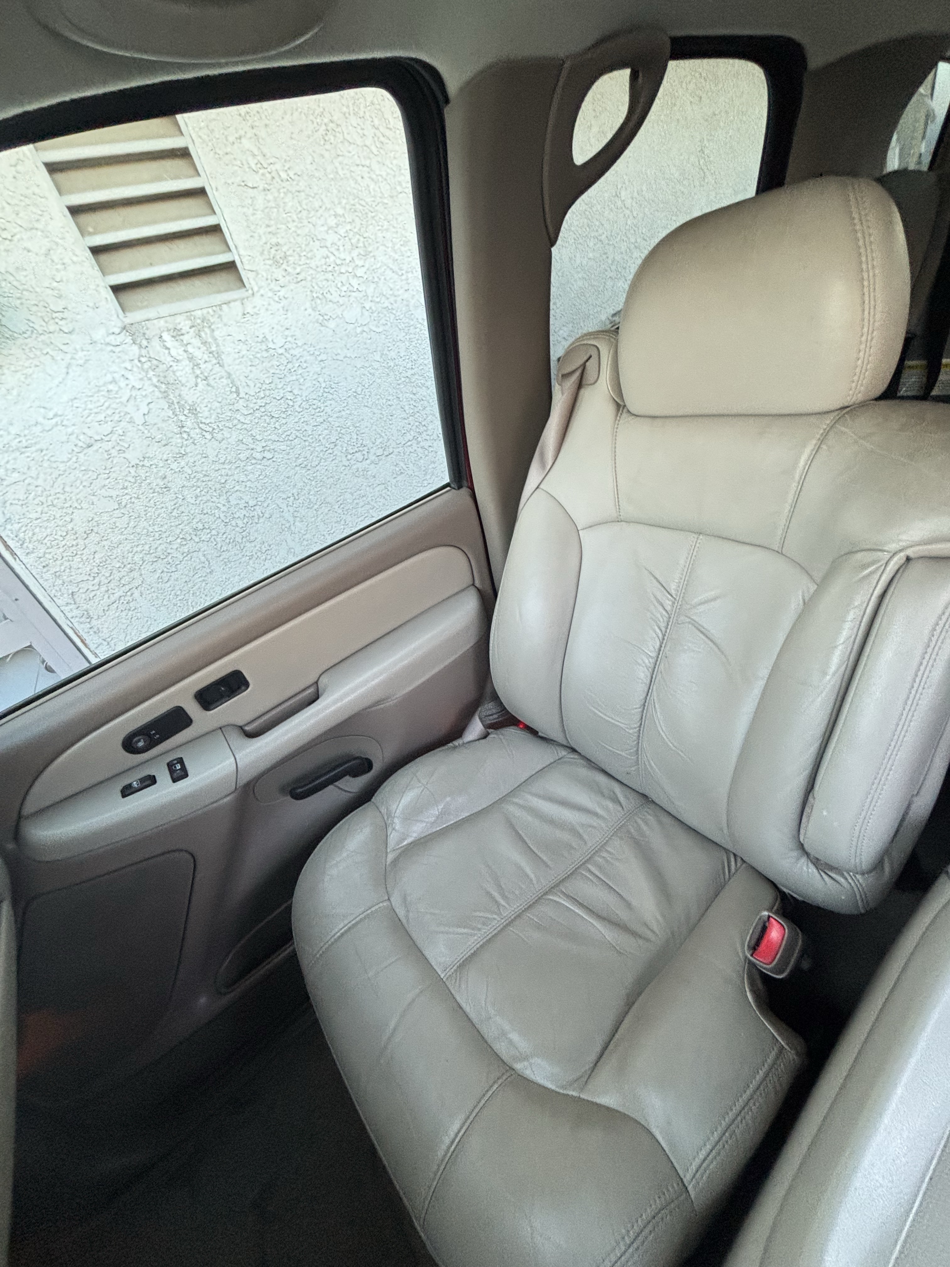 Used 2001 Chevrolet Tahoe LT w/ LT Preferred Equipment Group RWD image 6