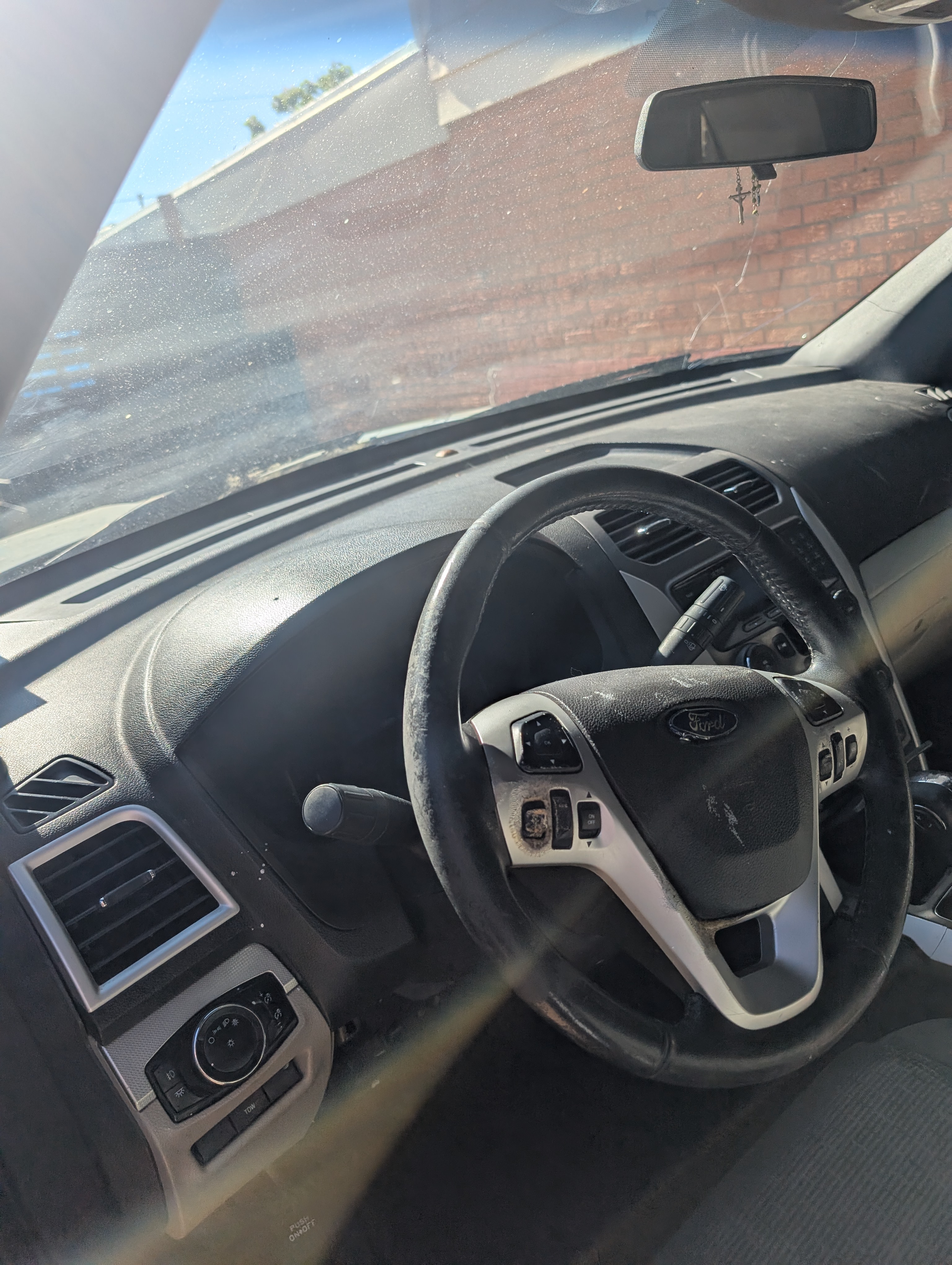 Used 2013 Ford Explorer XLT w/ Class III Trailer Tow Pkg FWD image 15
