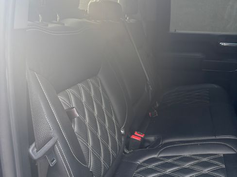 Used 2022 Chevrolet Silverado 2500 LTZ w/ LTZ Convenience Package AWD/4WD image 9