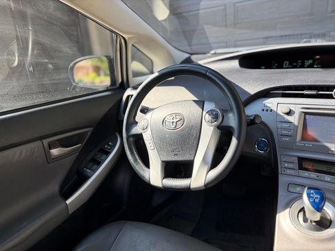 Used 2013 Toyota Prius Five FWD image 20