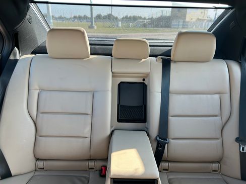 Used 2013 Mercedes-Benz E 350 4MATIC Sedan image 22