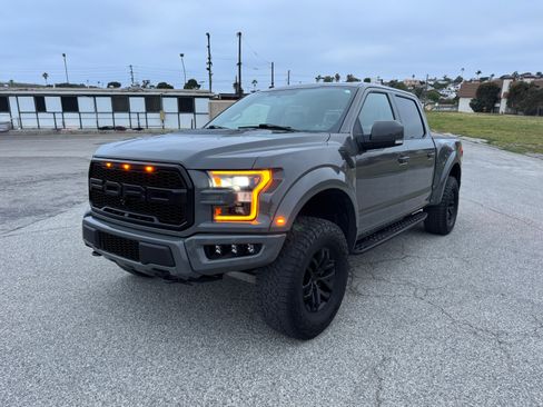 Used 2018 Ford F150 Raptor w/ Equipment Group 802A Luxury image 4