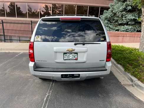 Used 2011 Chevrolet Tahoe LT w/ Luxury Package AWD/4WD image 2