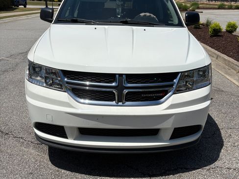 Used 2016 Dodge Journey SE w/ Flexible Seating Group FWD image 2
