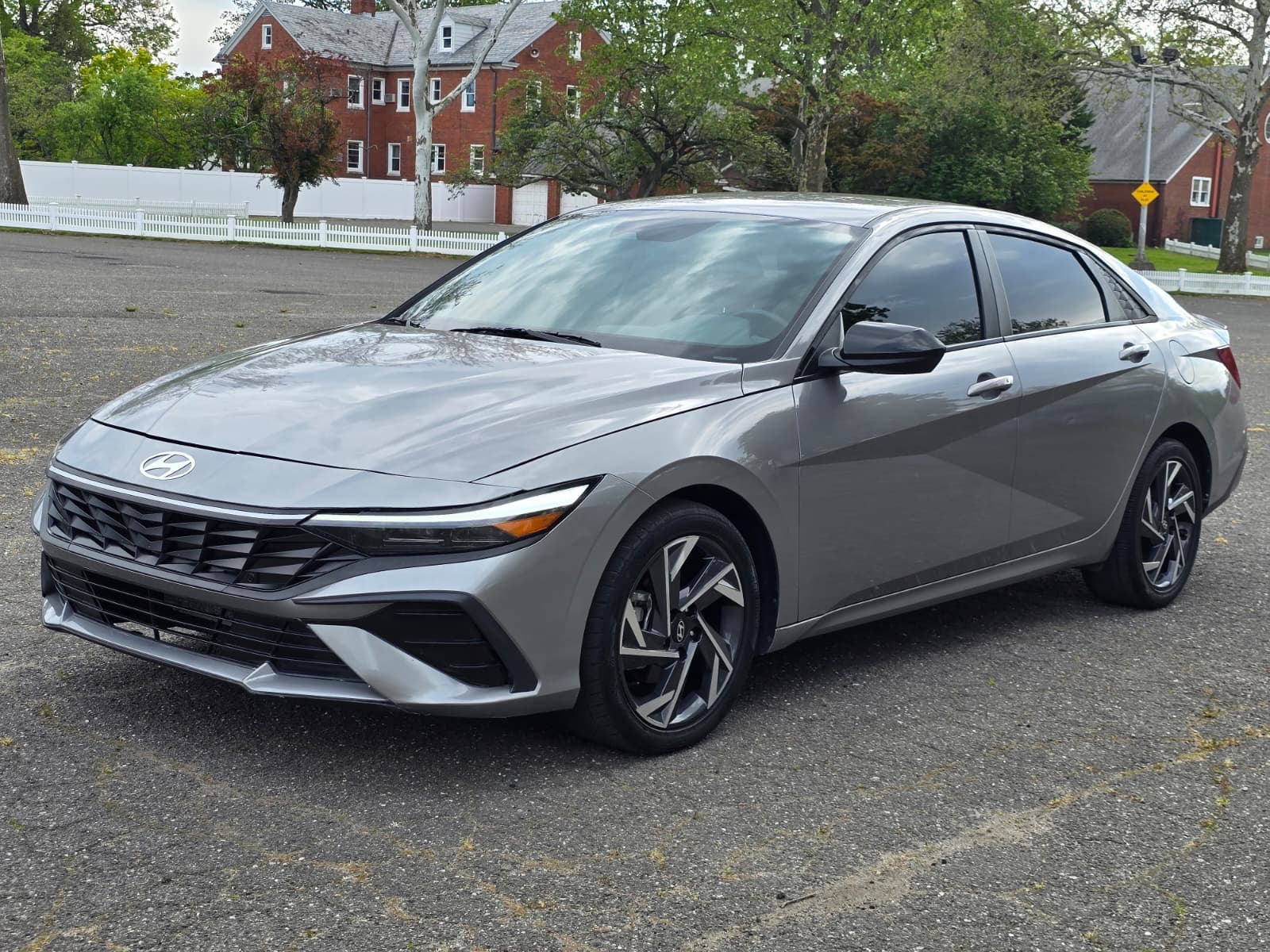 Used 2025 Hyundai Elantra Sport FWD image 1