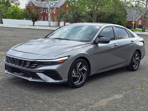 Used 2025 Hyundai Elantra Sport FWD image 1