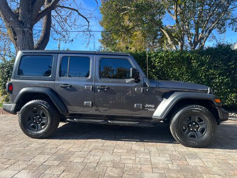 Used 2018 Jeep Wrangler Unlimited Sport image 2