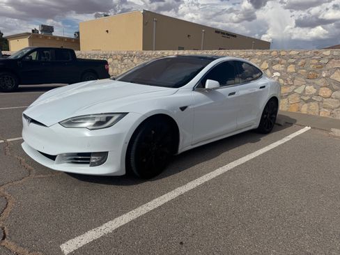 Used 2016 Tesla Model S P90D image 2