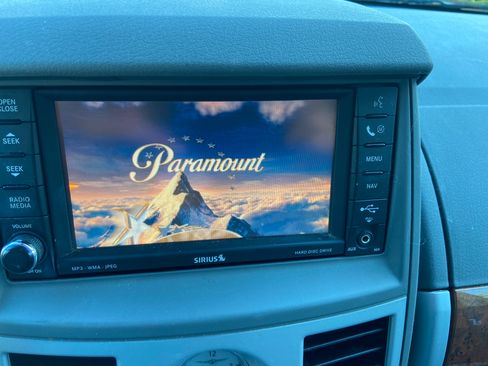 Used 2009 Chrysler Town & Country Touring image 15