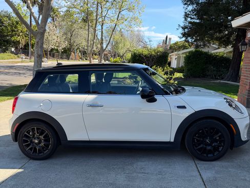 Used 2019 MINI Cooper 2-Door Hardtop w/ Signature Upholstery Package image 2