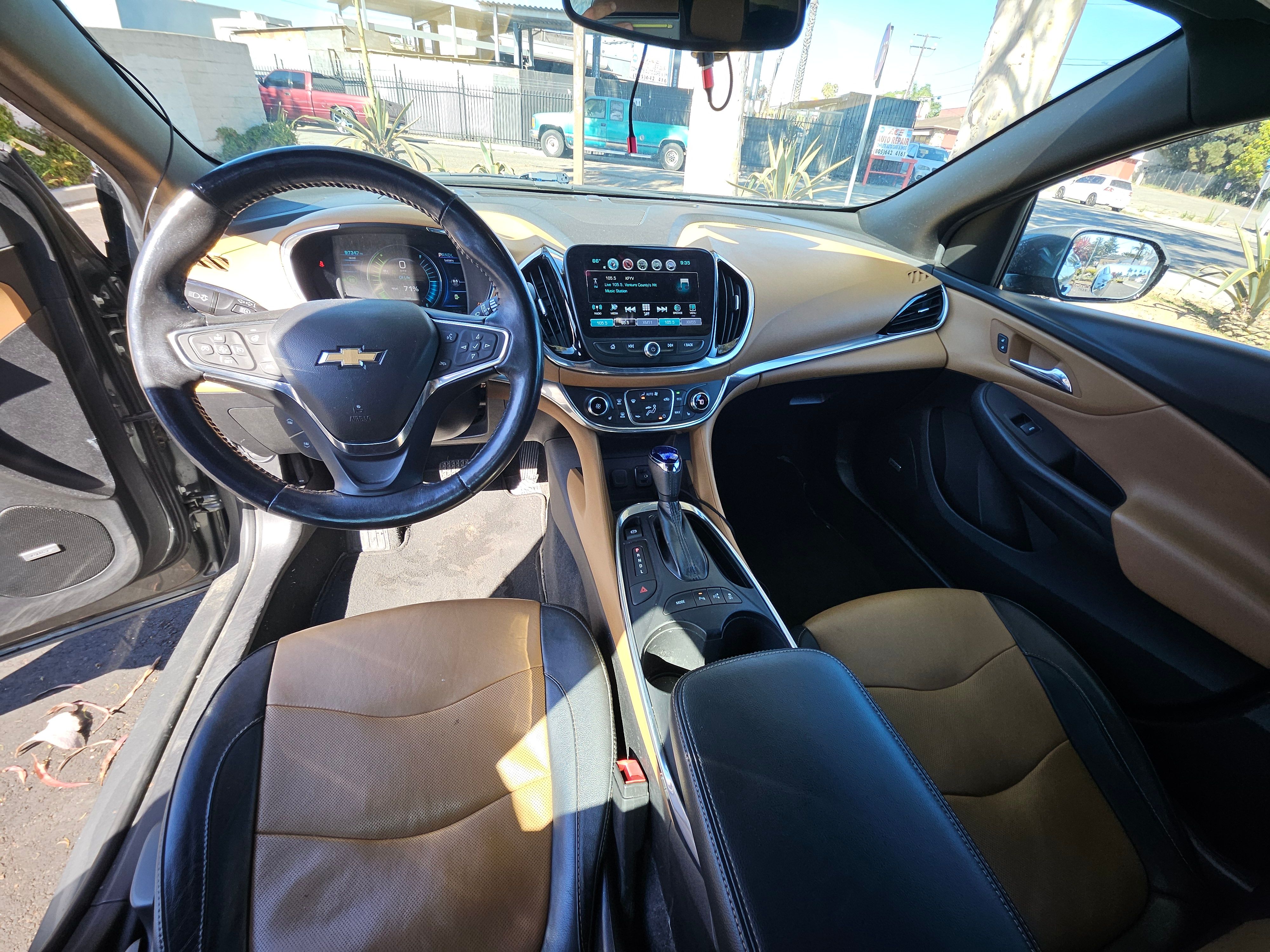 Used 2017 Chevrolet Volt Premier w/ Driver Confidence II Package FWD image 18