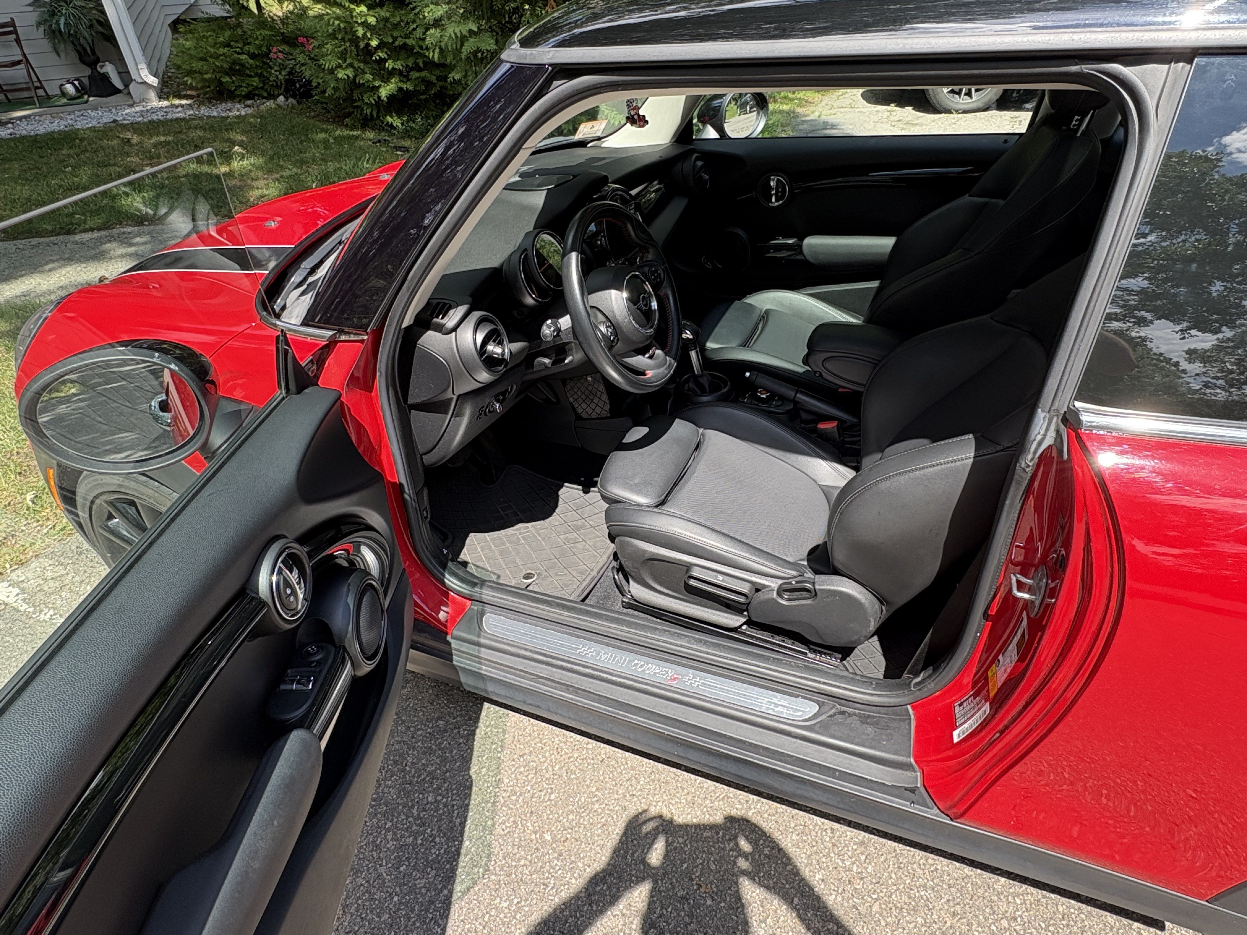 Used 2019 MINI Cooper S w/ Signature Upholstery Package FWD image 18