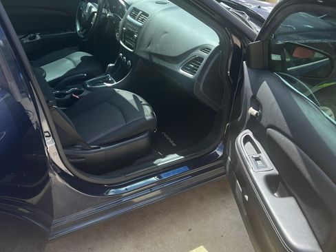 Used 2013 Dodge Avenger SE FWD image 13