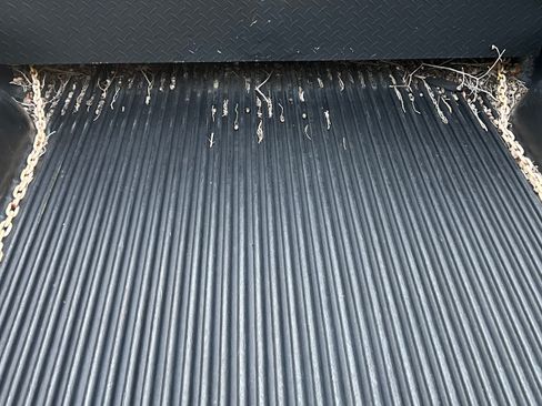 Used 2004 Ford F250 XLT image 12