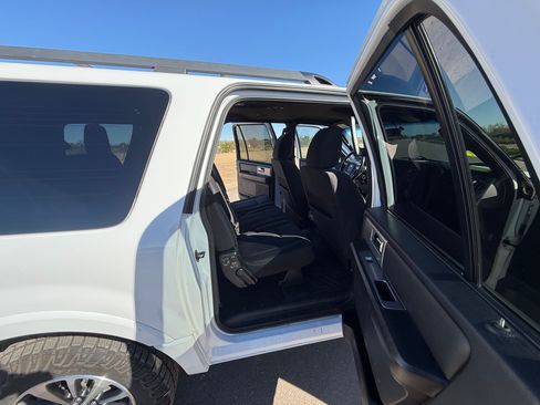 Used 2016 Ford Expedition EL XLT image 14