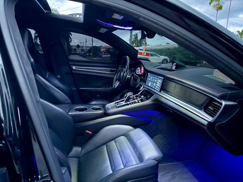 Used 2018 Porsche Panamera Turbo w/ Sport Package image 18